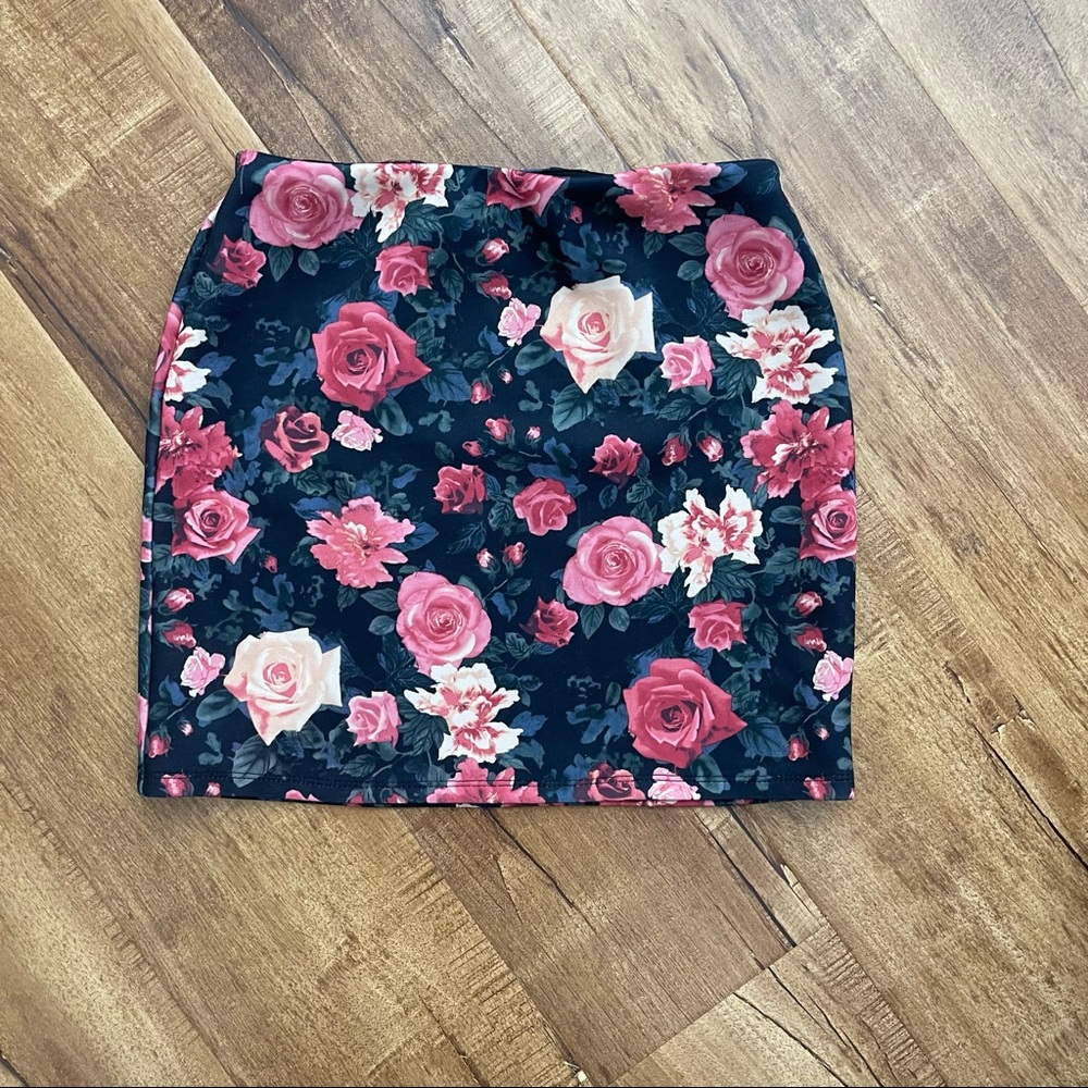 Forever 21 Floral Mini Skirt Size Small